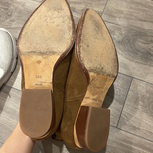 These heels - Picture 6 of 7